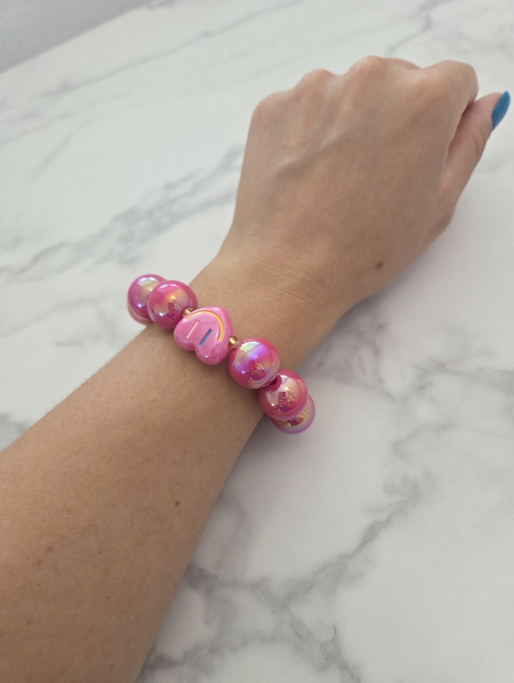 Chunky Hot Pink Iridescent Beaded Bracelet Heart Smile Charm Stretch - Picture 9 of 12